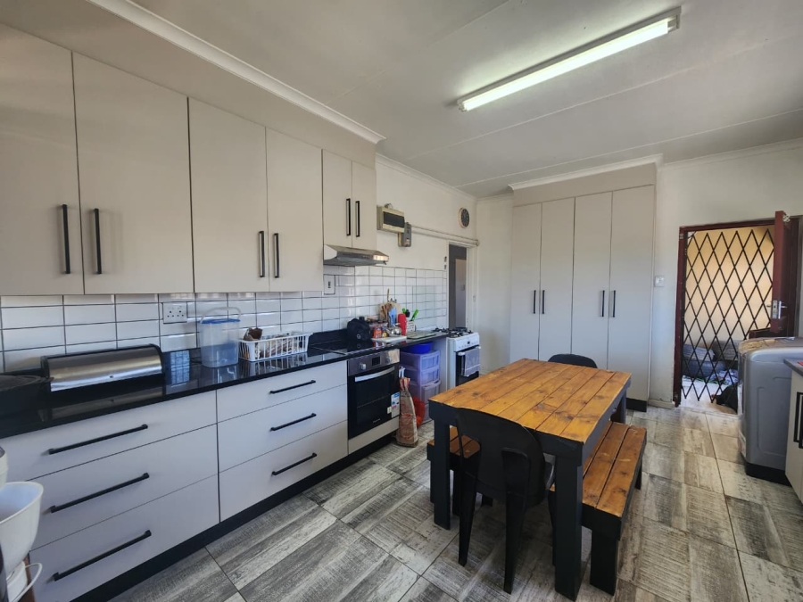 3 Bedroom Property for Sale in Pacaltsdorp Western Cape